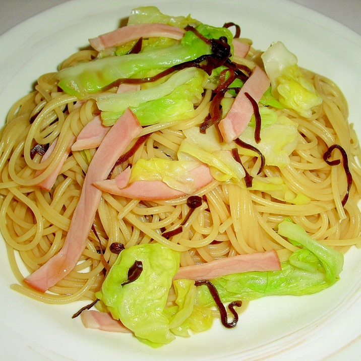 あっさり♪我が家の“きゃべつ・ハム・塩昆布パスタ”